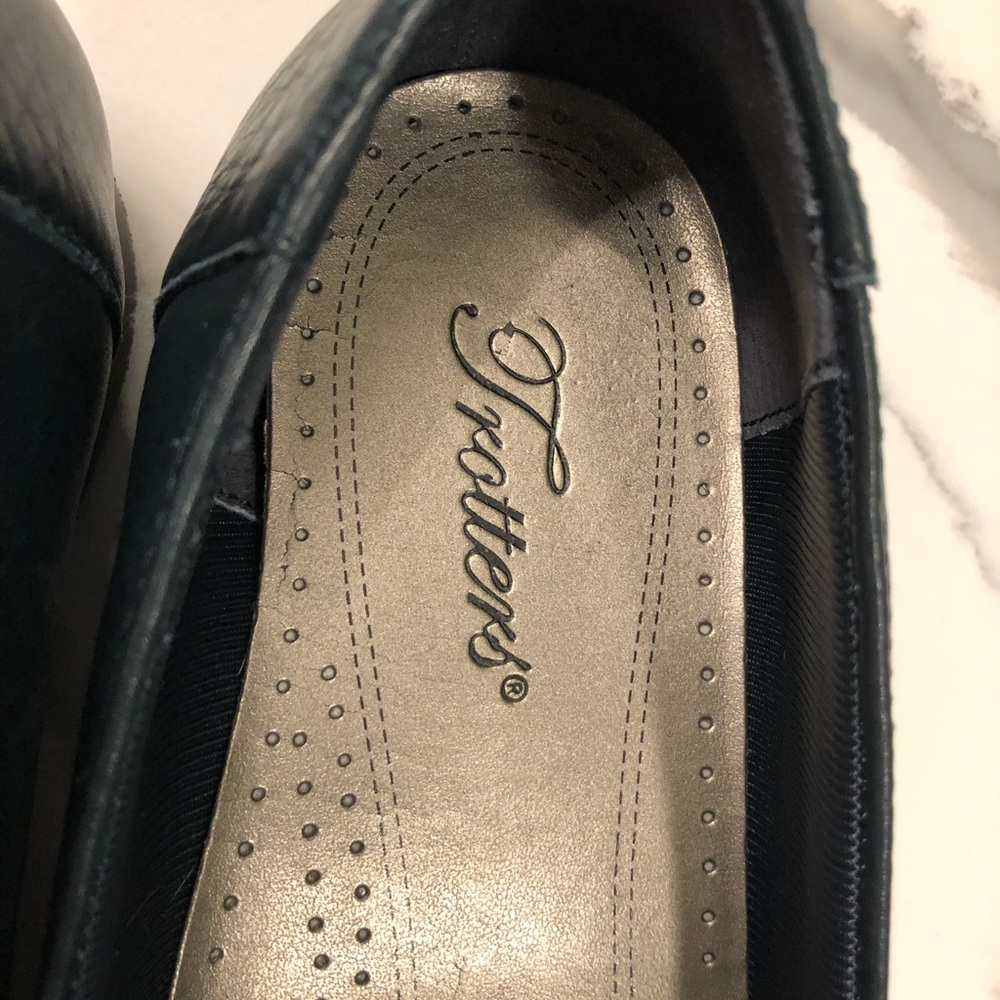 Trotters Jeann Navy Slip On Loafer Flats Size 10M - Picture 6 of 7